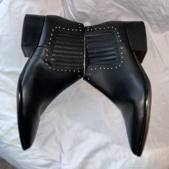 Marc Fisher Idalee Studded Chelsea Block Heel Booties
Black size 9 - Picture 4 of 16